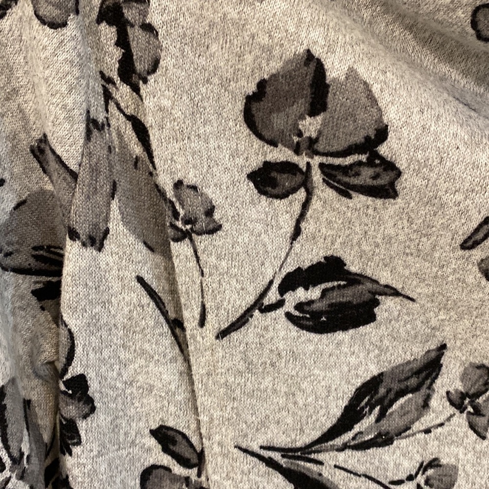 Lily Morgan Grey and Black Floral Print Top/Sweater (L) - Picture 3 of 5